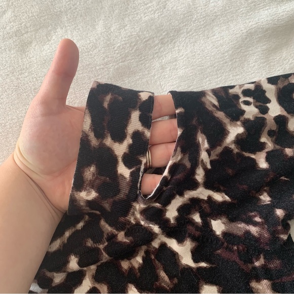 Le Chateau Cold Shoulder Leopard Print Sweater L - Picture 2 of 6